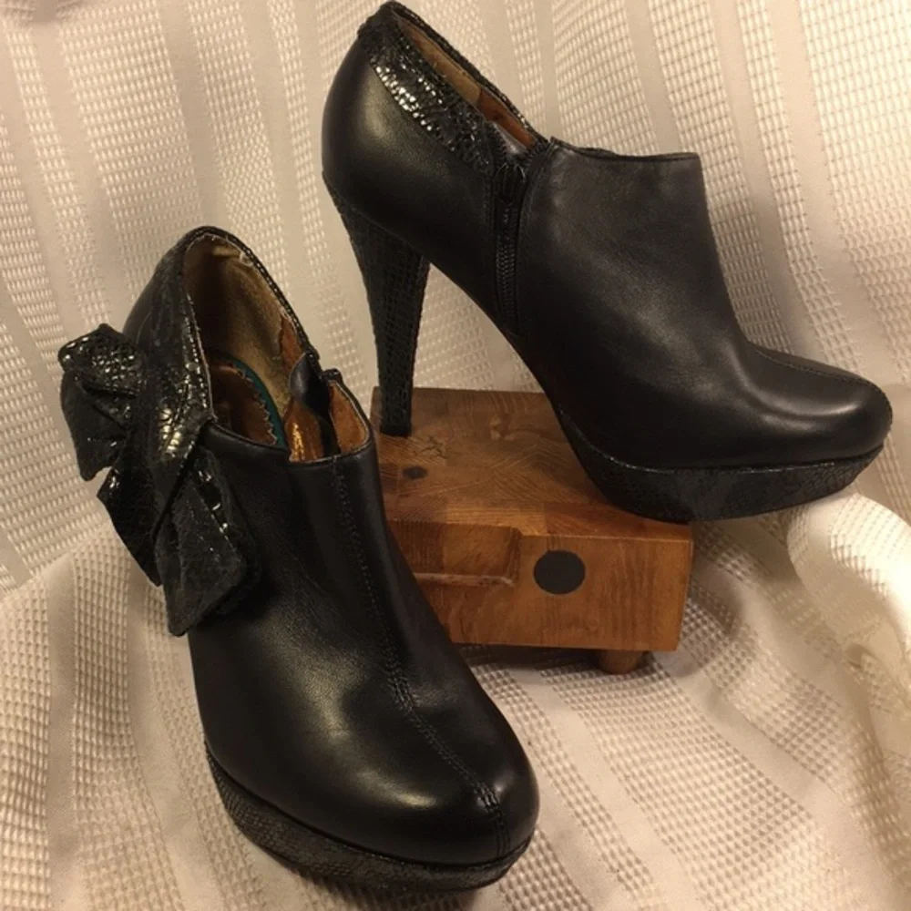 Poetic Licence London leather ankle boots w/bow